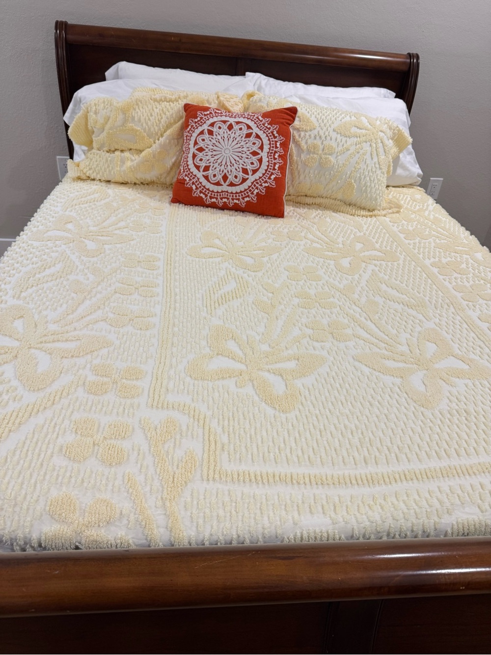 Cream Chenille Bedspread with pillow shams
